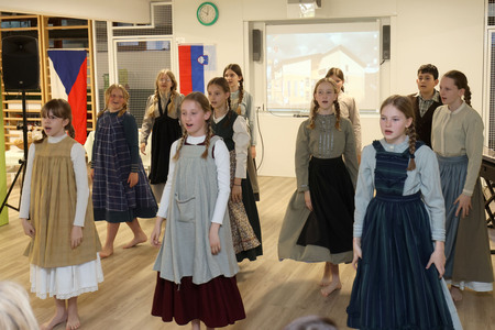 SPREJEM ČEŠKIH UČENCEV V OŠ CERKNICA 05 FOTO LJUBO VUKELIČ